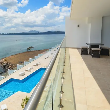 Naos Harbour Island Hotel